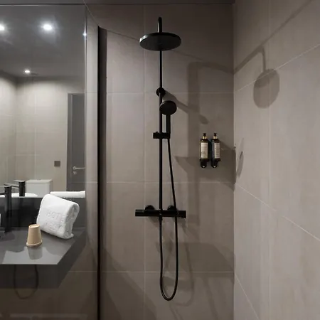 Livvo La Escarlata Otel