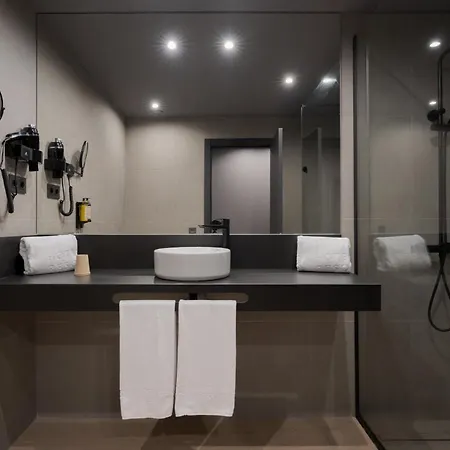 Otel Livvo La Escarlata 4*