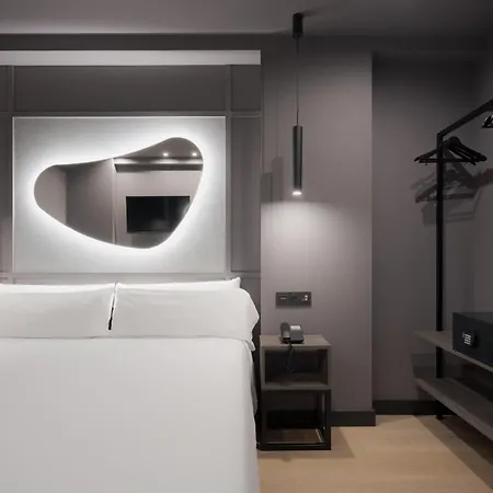 Livvo La Escarlata מלון